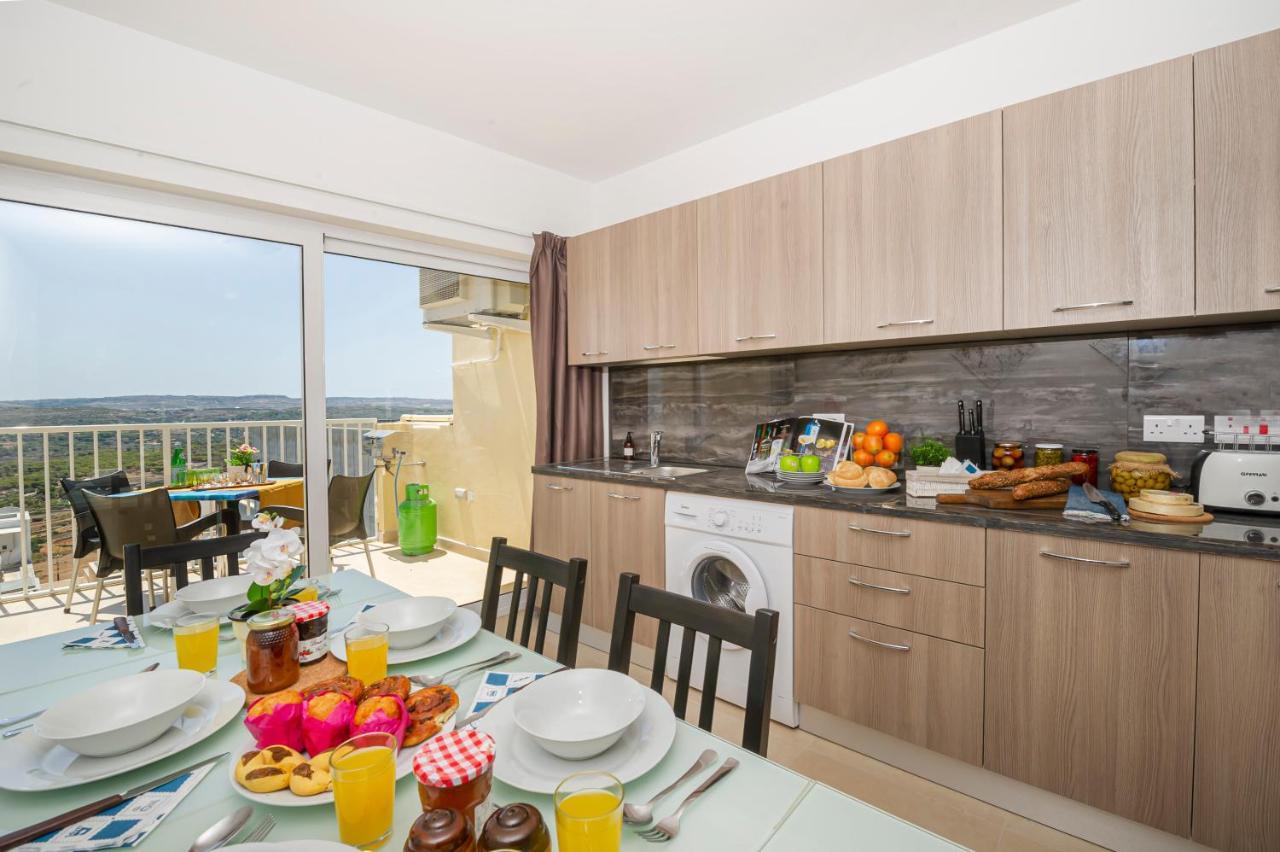 Summer Breeze Apartment With Panoramic Terrace - By Getawaysmalta Mellieħa Exteriör bild