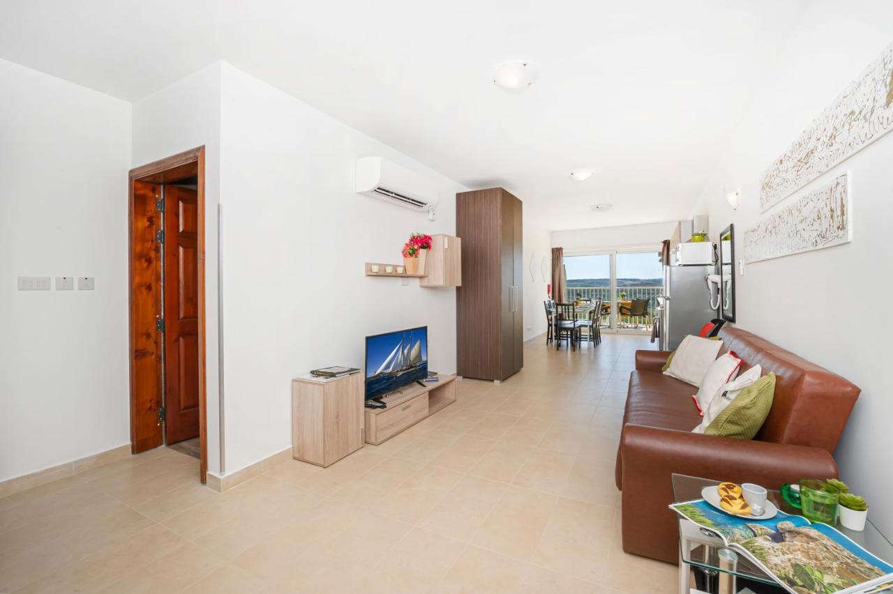 Summer Breeze Apartment With Panoramic Terrace - By Getawaysmalta Mellieħa Exteriör bild