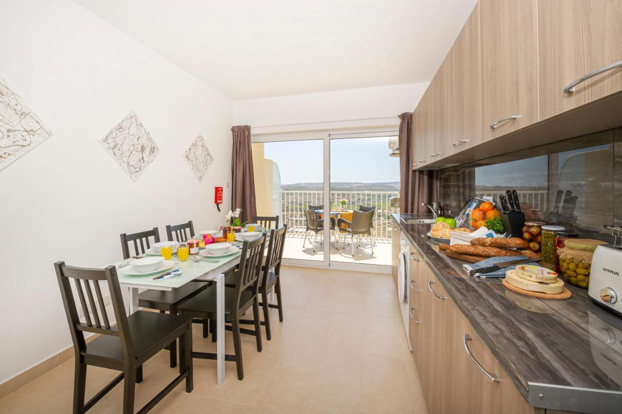 Summer Breeze Apartment With Panoramic Terrace - By Getawaysmalta Mellieħa Exteriör bild